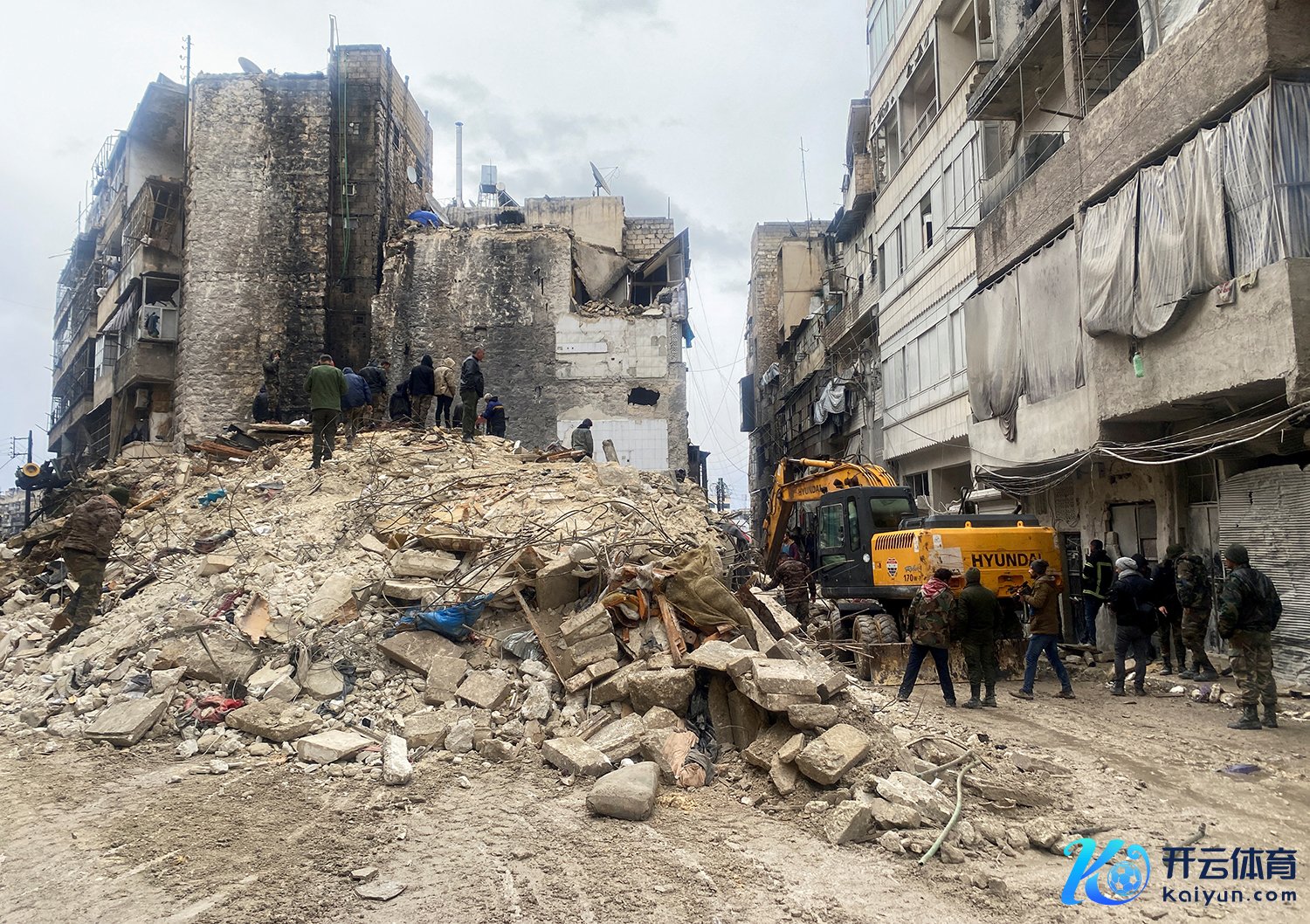 浓烈地震已导致叙利亚全境逾越1500东说念主受难，上千东说念主受伤 图自澎湃影像